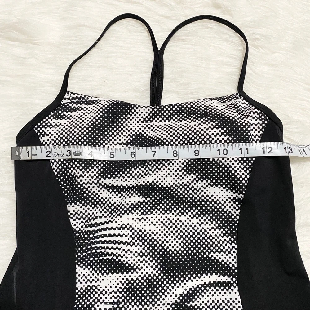 NIKE Black and White Sports Top